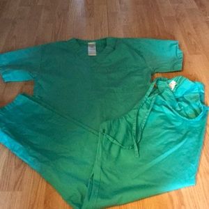Mint green scrubs matching top/bottoms